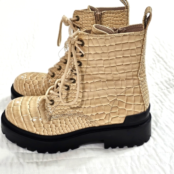 Urban Outfitters Brody Croc Embossed Combat Boots Size 9 - Picture 2 of 12